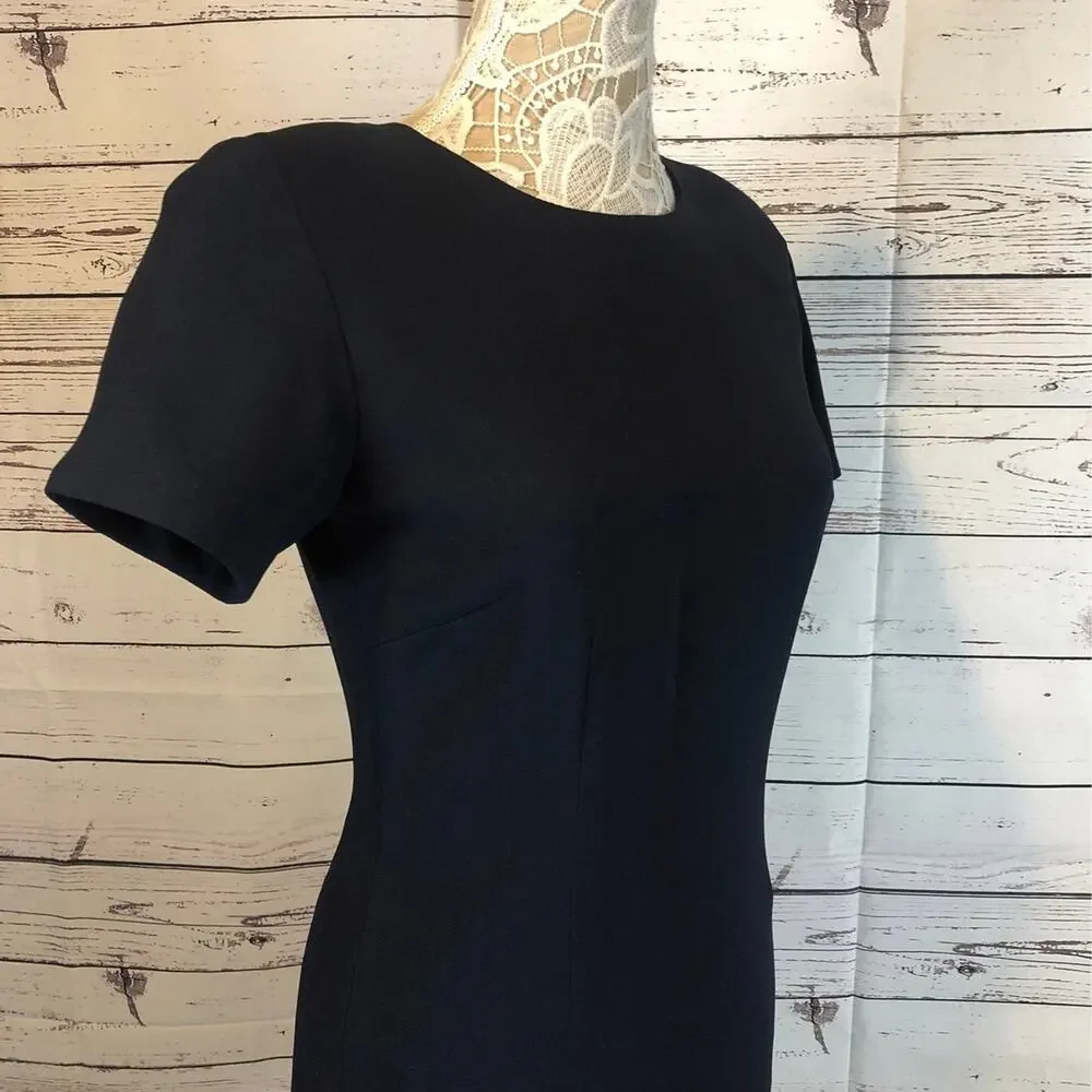 Lord & Taylor petite fitted Navy short sleeved round neck dress size 4 petite